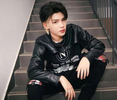 爆料黄明昊恋情视频,甜蜜视频引发网友热议